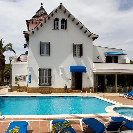 Capri 3* シッチェス