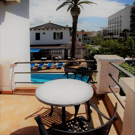 ホテル Capri シッチェス