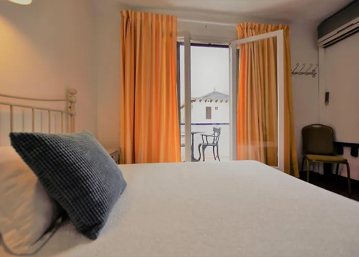 Capri 3* Σίτζες