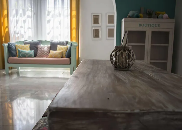 酒店 Capri 锡切斯